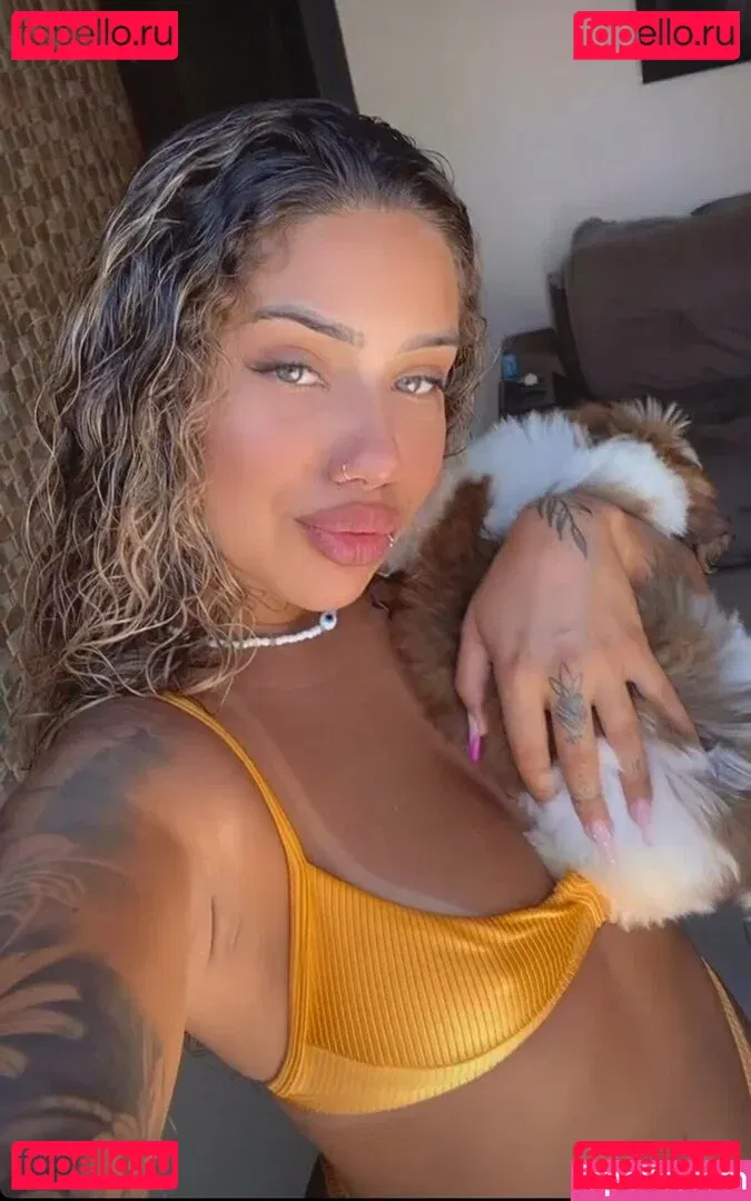 Muito Linda Onlyfans Photo Gallery 