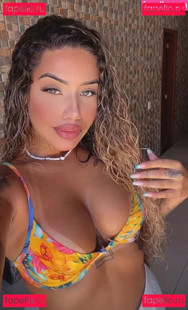 Muito Linda Onlyfans Photo Gallery 