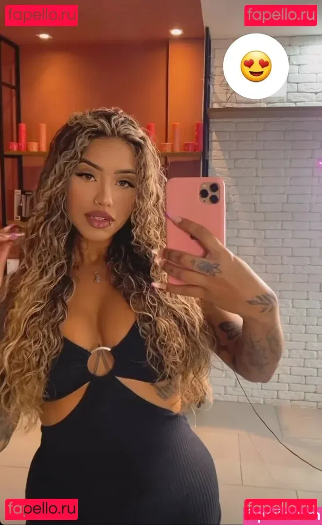 Muito Linda Onlyfans Photo Gallery 