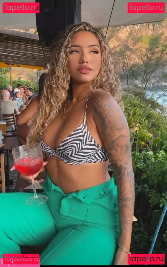 Muito Linda Onlyfans Photo Gallery 