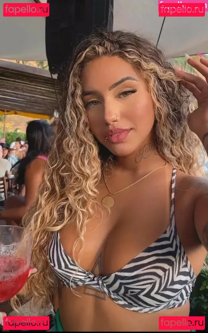 Muito Linda Onlyfans Photo Gallery 