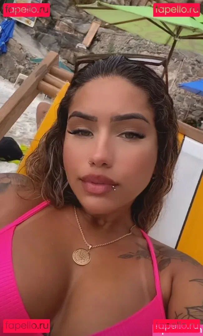 Muito Linda Onlyfans Photo Gallery 