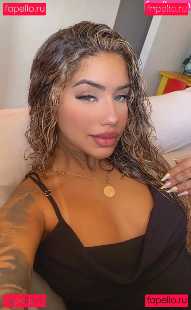 Muito Linda Onlyfans Photo Gallery 