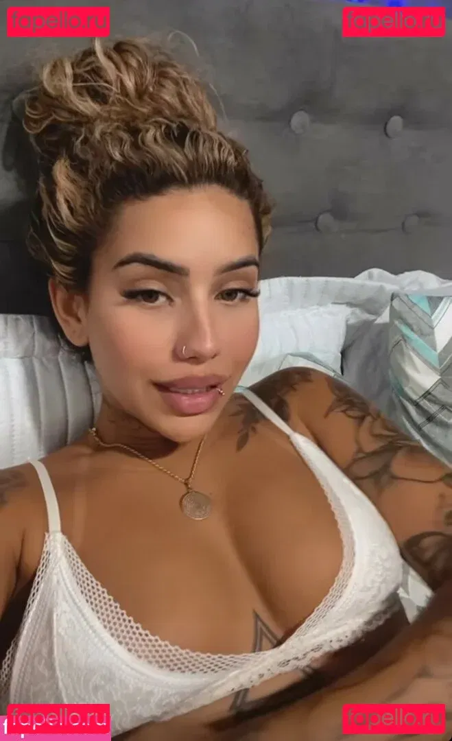 Muito Linda Onlyfans Photo Gallery 