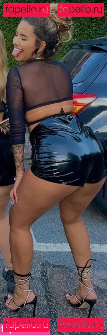 Muito Linda Onlyfans Photo Gallery 