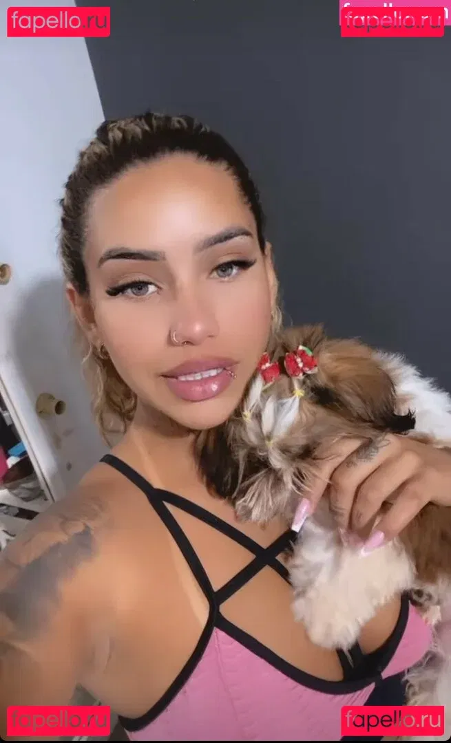 Muito Linda Onlyfans Photo Gallery 