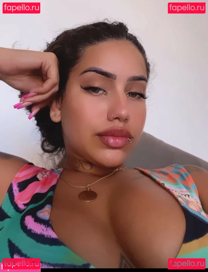 Muito Linda Onlyfans Photo Gallery 