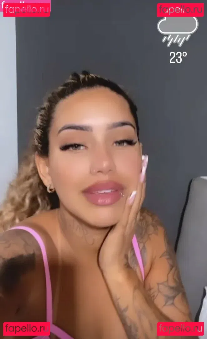 Muito Linda Onlyfans Photo Gallery 