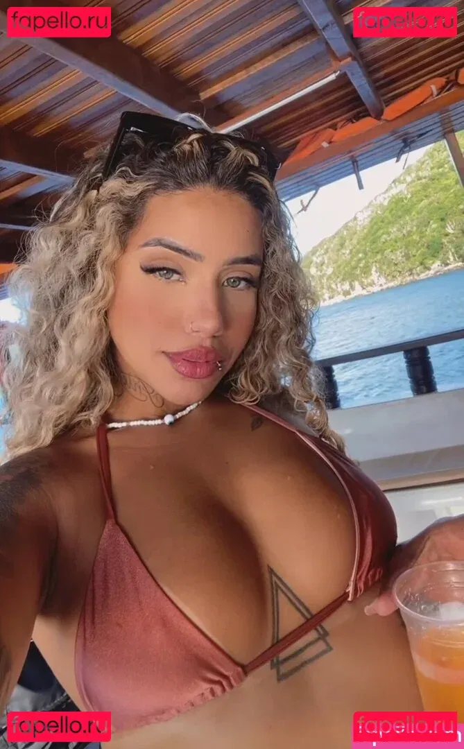 Muito Linda Onlyfans Photo Gallery 