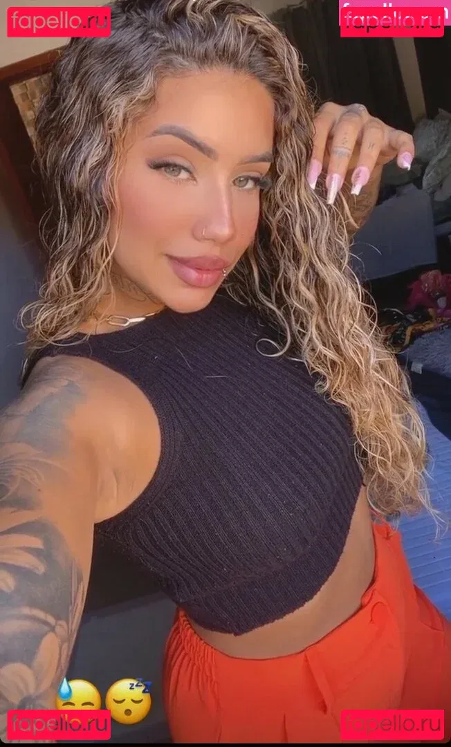 Muito Linda Onlyfans Photo Gallery 