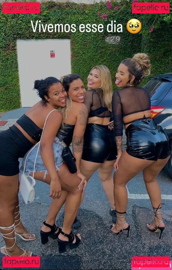 Muito Linda Onlyfans Photo Gallery 