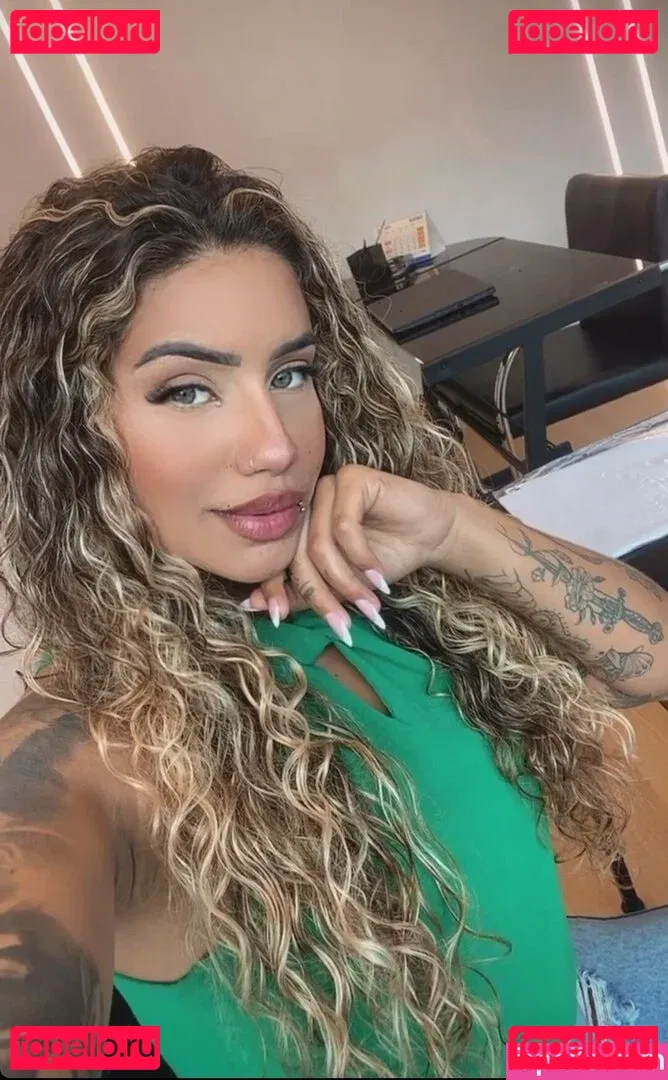 Muito Linda Onlyfans Photo Gallery 