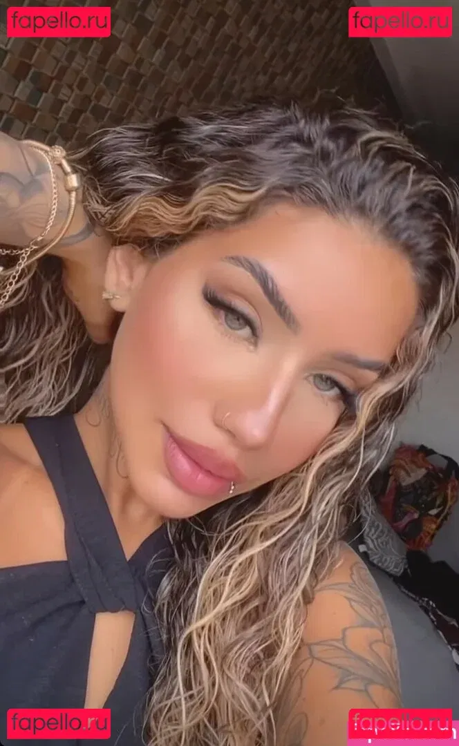 Muito Linda Onlyfans Photo Gallery 