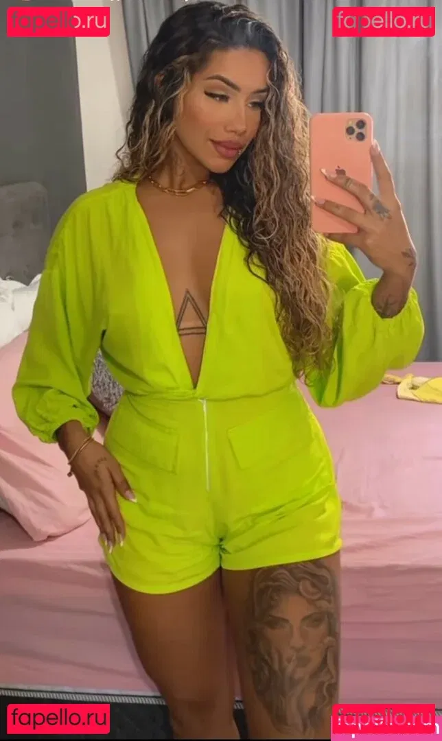 Muito Linda Onlyfans Photo Gallery 