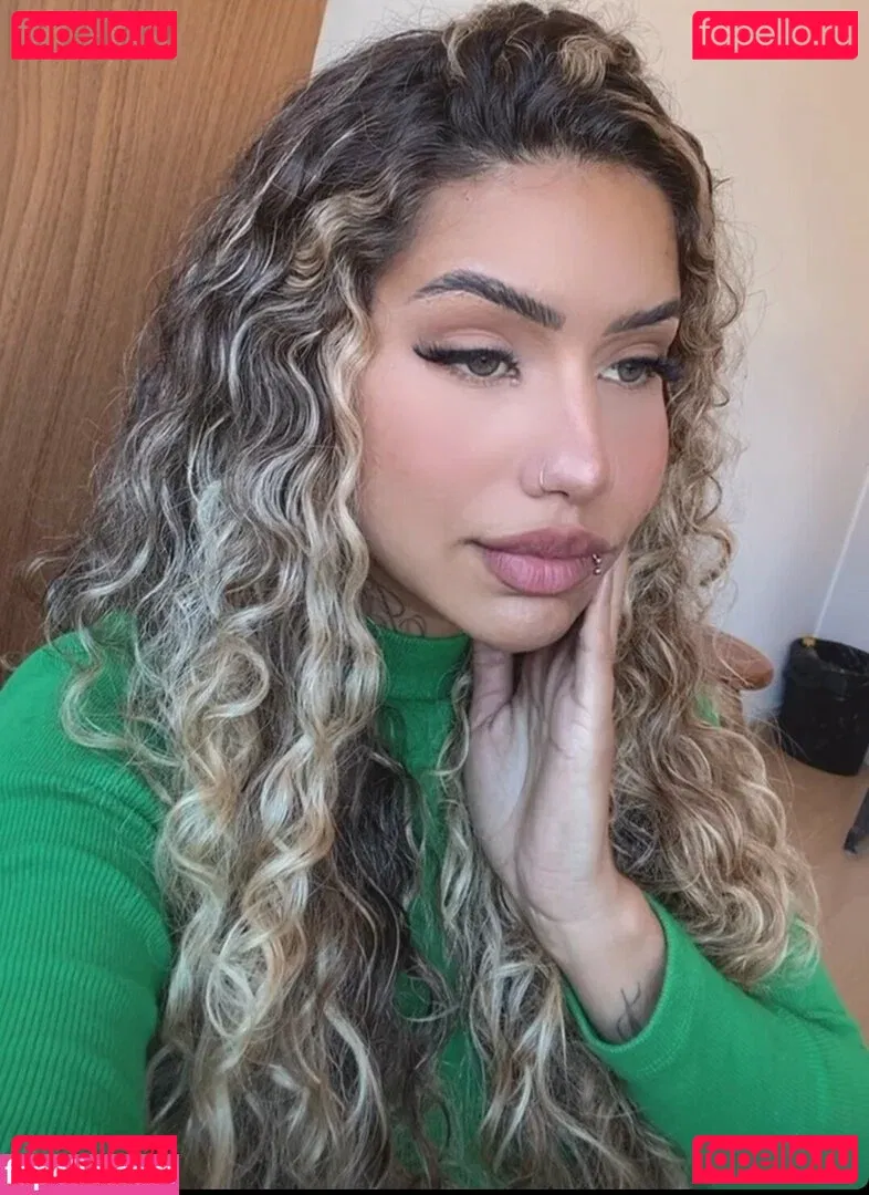 Muito Linda Onlyfans Photo Gallery 