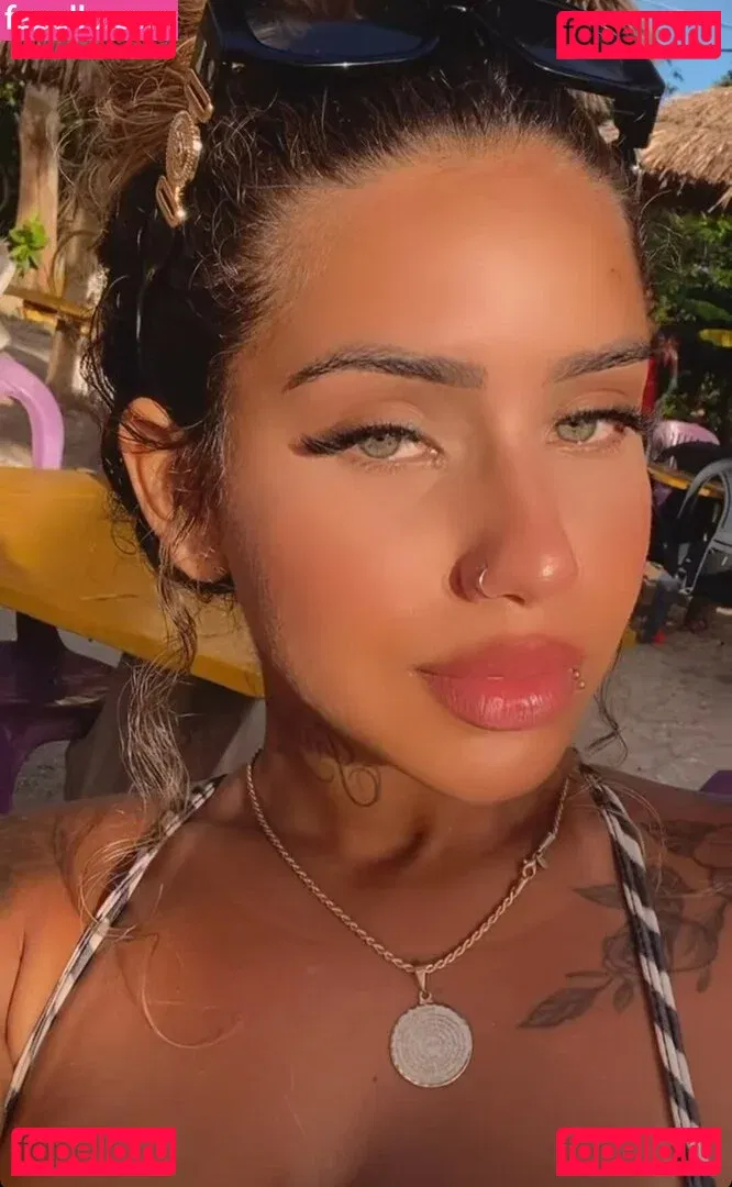 Muito Linda Onlyfans Photo Gallery 