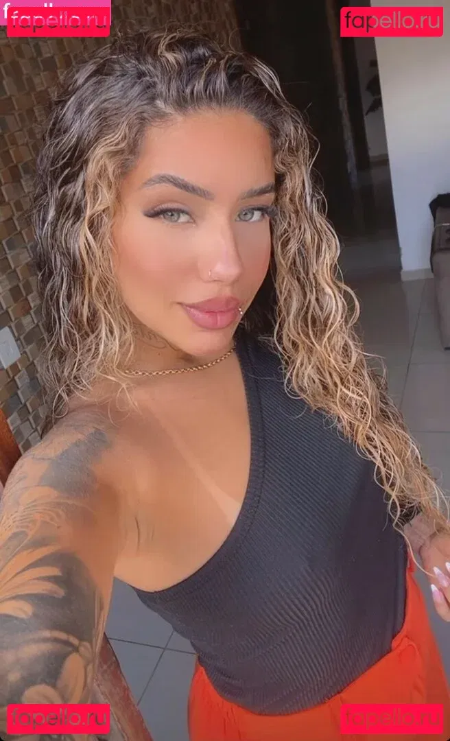 Muito Linda Onlyfans Photo Gallery 