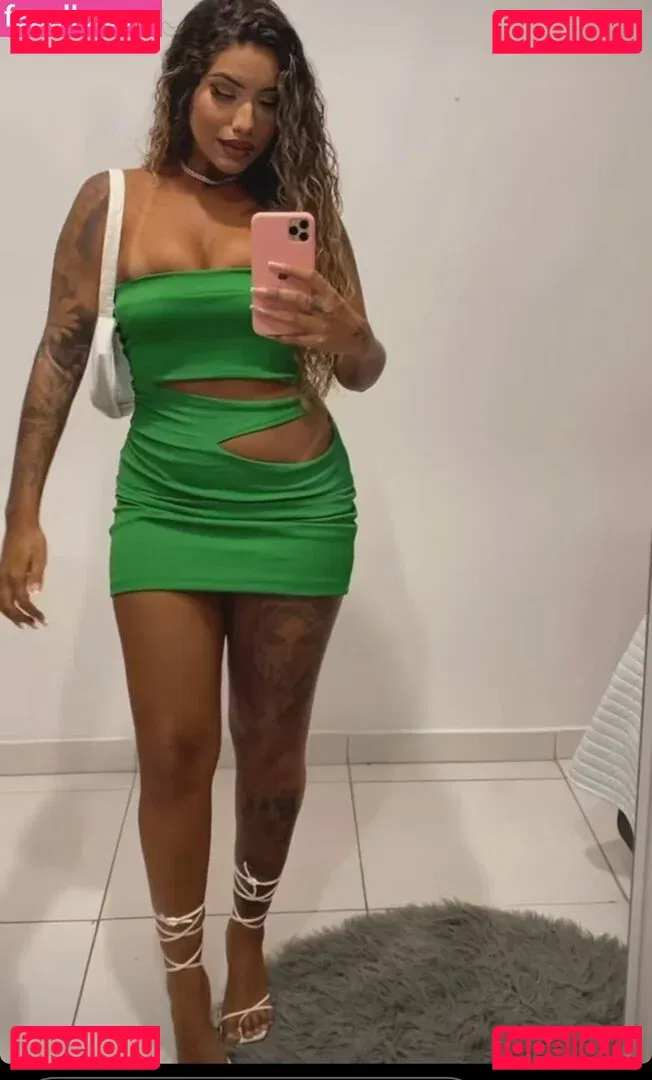 Muito Linda Onlyfans Photo Gallery 