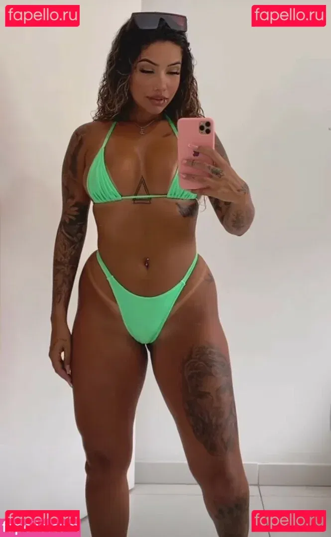 Muito Linda Onlyfans Photo Gallery 