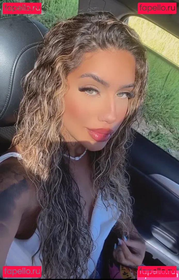 Muito Linda Onlyfans Photo Gallery 