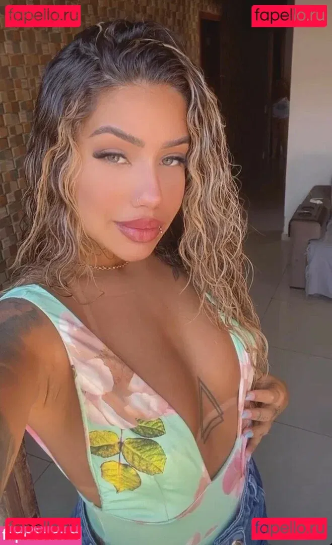 Muito Linda Onlyfans Photo Gallery 