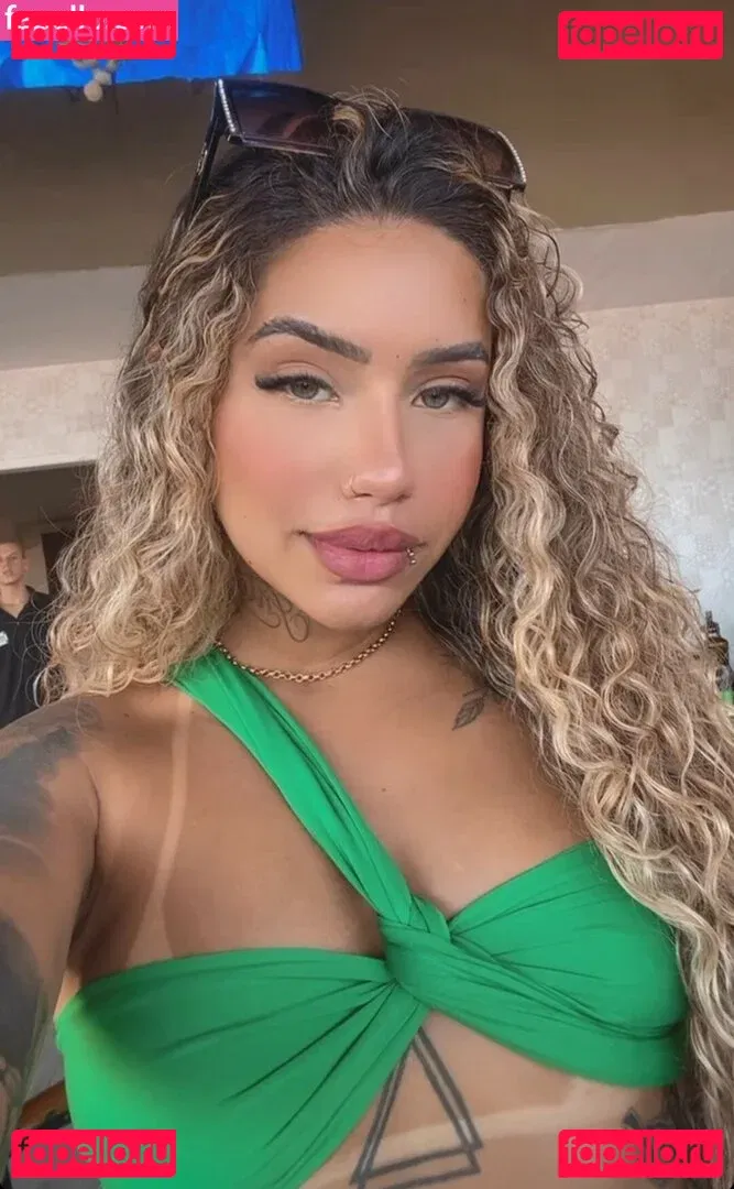 Muito Linda Onlyfans Photo Gallery 