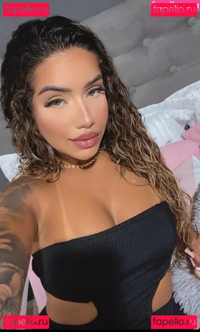 Muito Linda Onlyfans Photo Gallery 