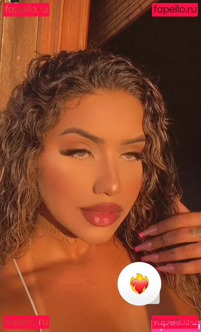 Muito Linda Onlyfans Photo Gallery 