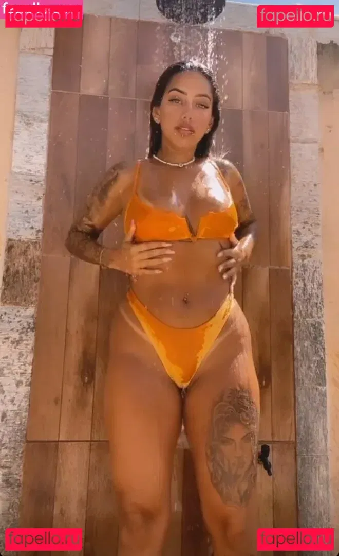 Muito Linda Onlyfans Photo Gallery 