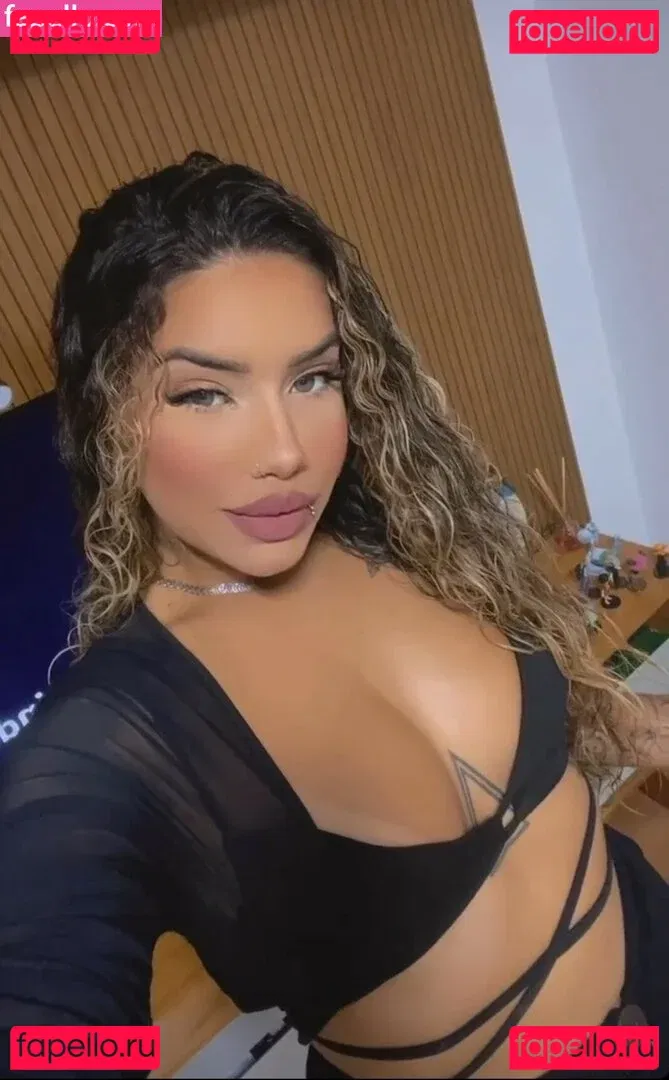 Muito Linda Onlyfans Photo Gallery 