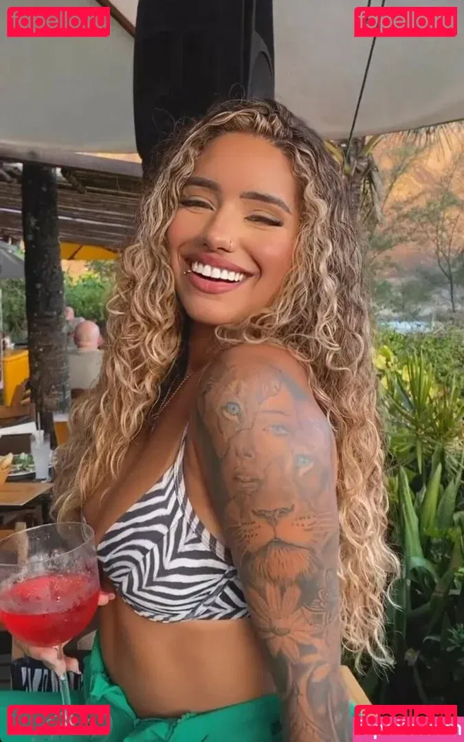 Muito Linda Onlyfans Photo Gallery 