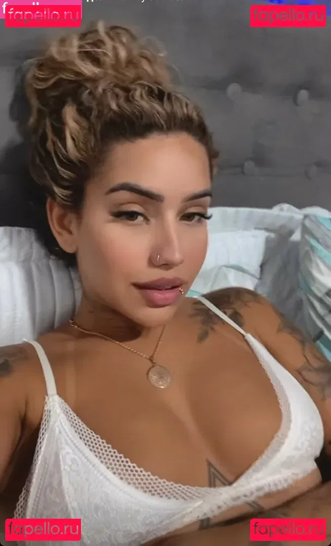 Muito Linda Onlyfans Photo Gallery 