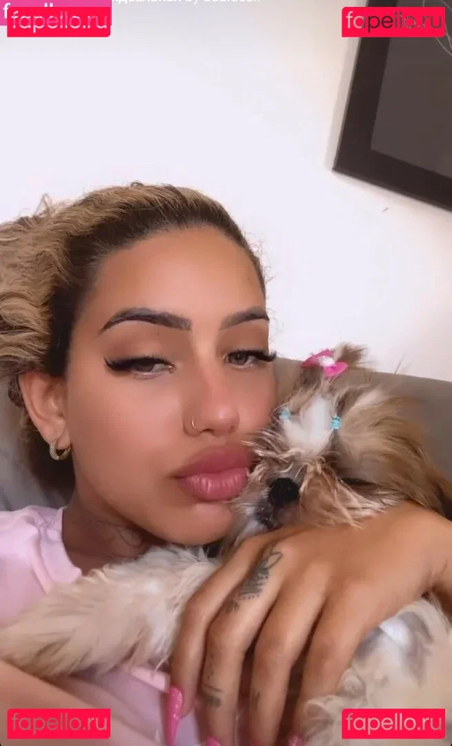 Muito Linda Onlyfans Photo Gallery 