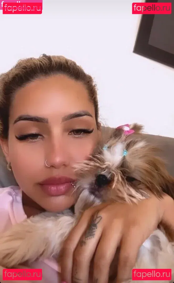 Muito Linda Onlyfans Photo Gallery 