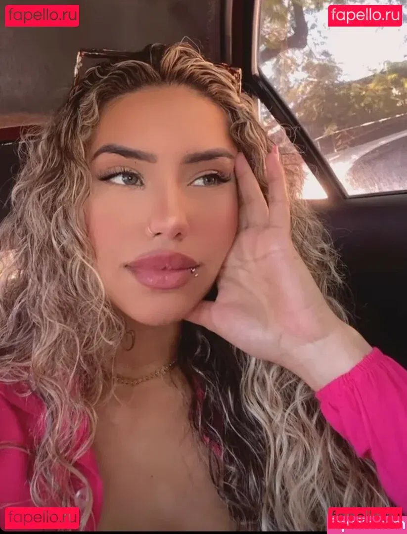 Muito Linda Onlyfans Photo Gallery 