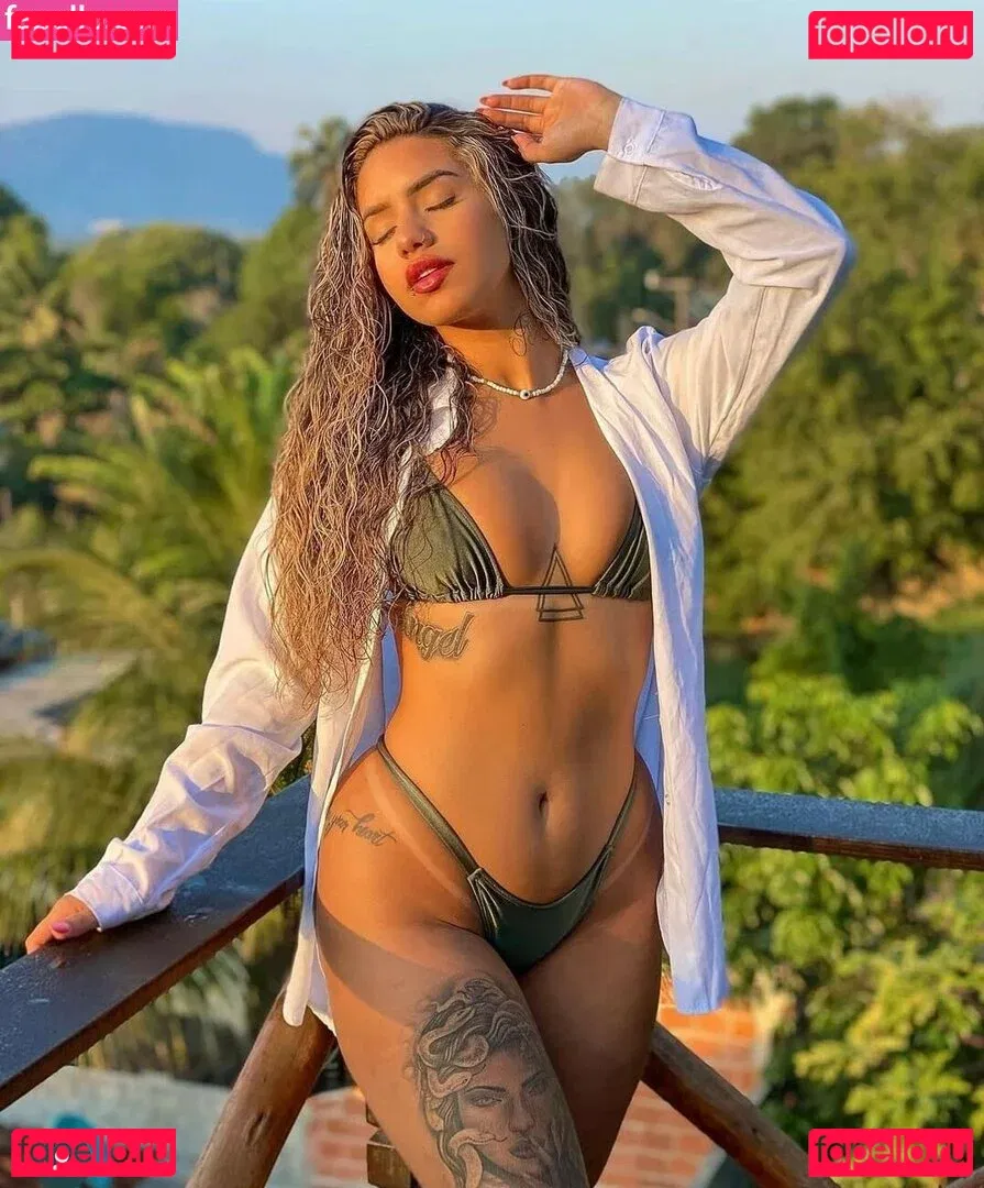 Muito Linda Onlyfans Photo Gallery 