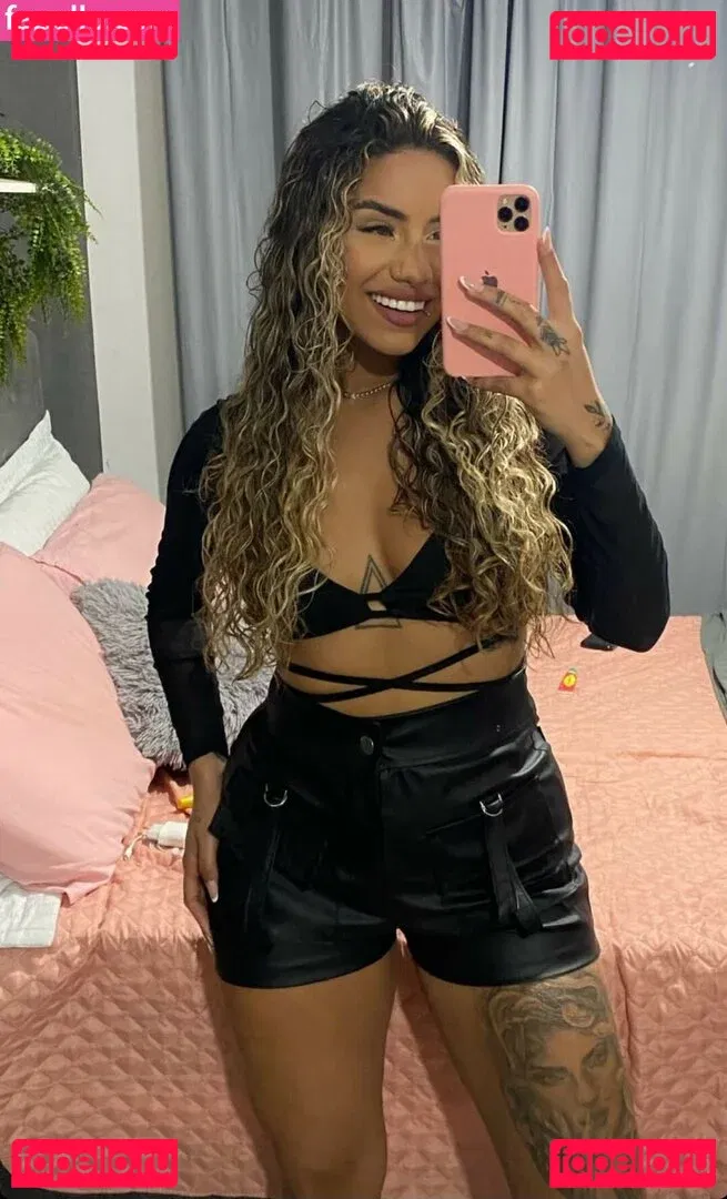 Muito Linda Onlyfans Photo Gallery 