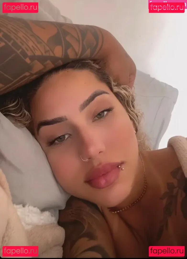 Muito Linda Onlyfans Photo Gallery 