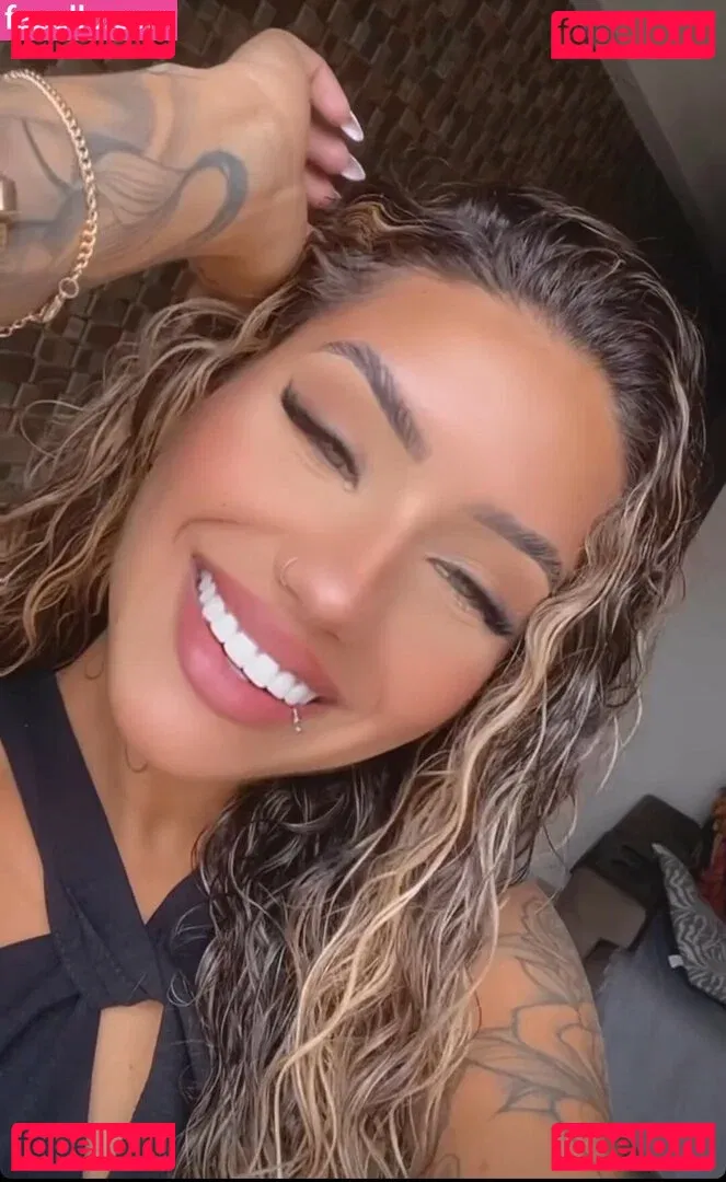 Muito Linda Onlyfans Photo Gallery 