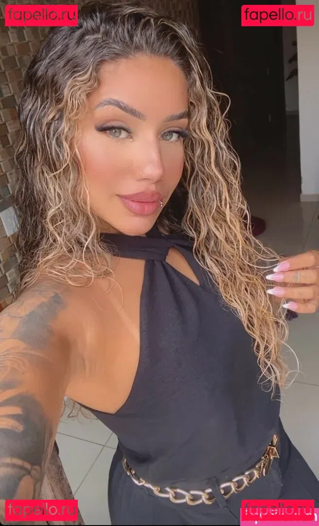 Muito Linda Onlyfans Photo Gallery 