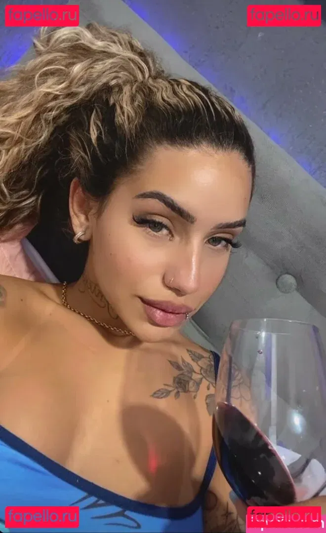 Muito Linda Onlyfans Photo Gallery 