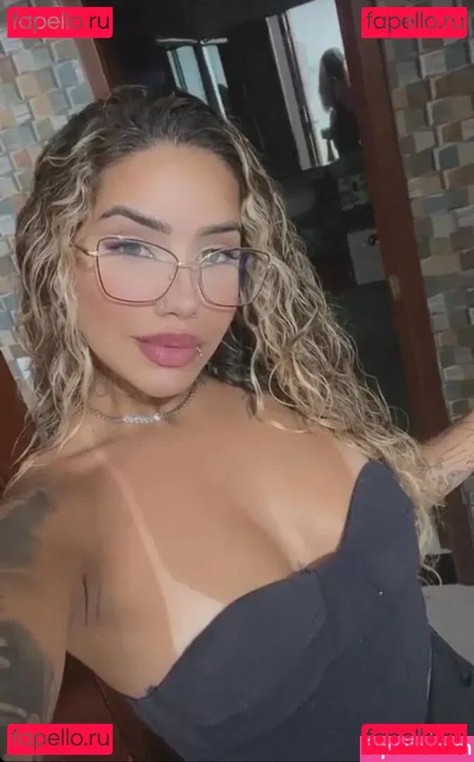 Muito Linda Onlyfans Photo Gallery 