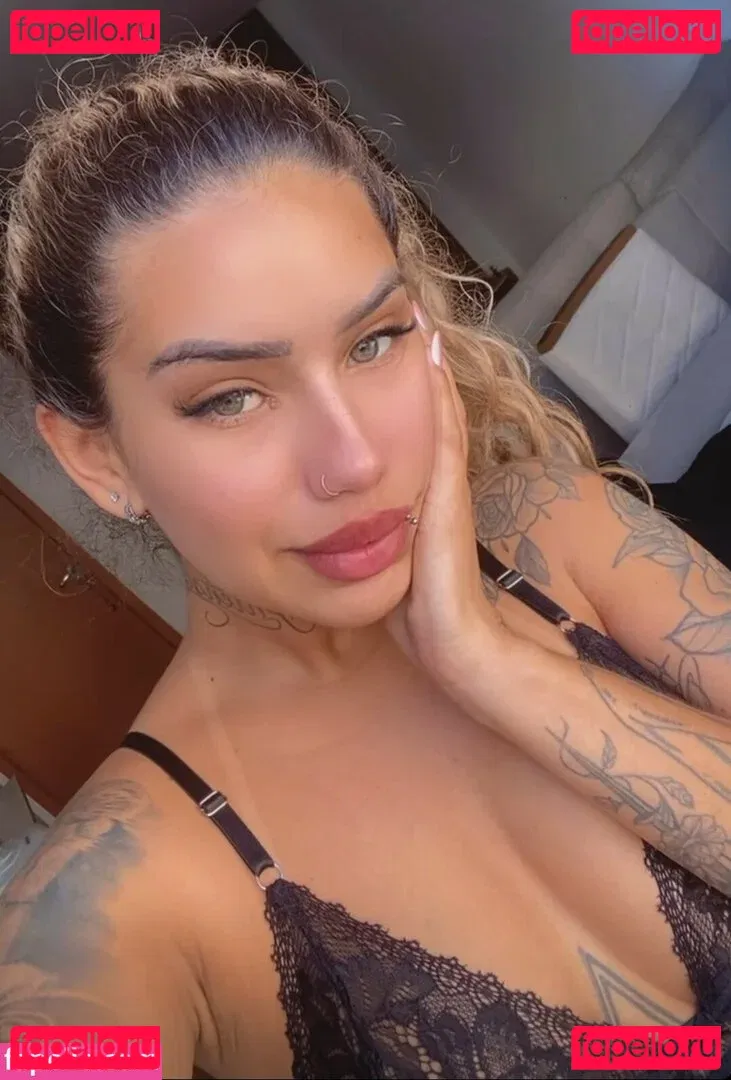 Muito Linda Onlyfans Photo Gallery 