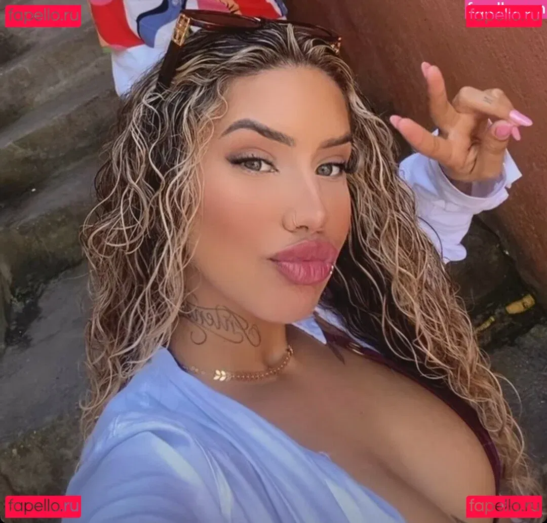 Muito Linda Onlyfans Photo Gallery 