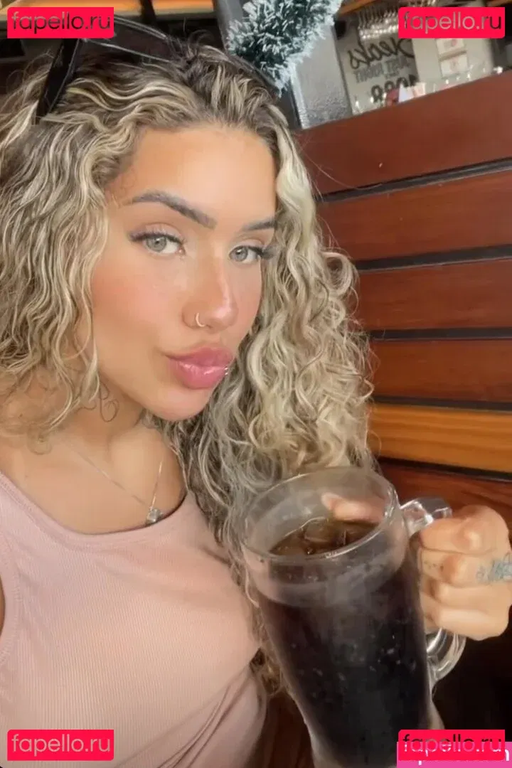 Muito Linda Onlyfans Photo Gallery 