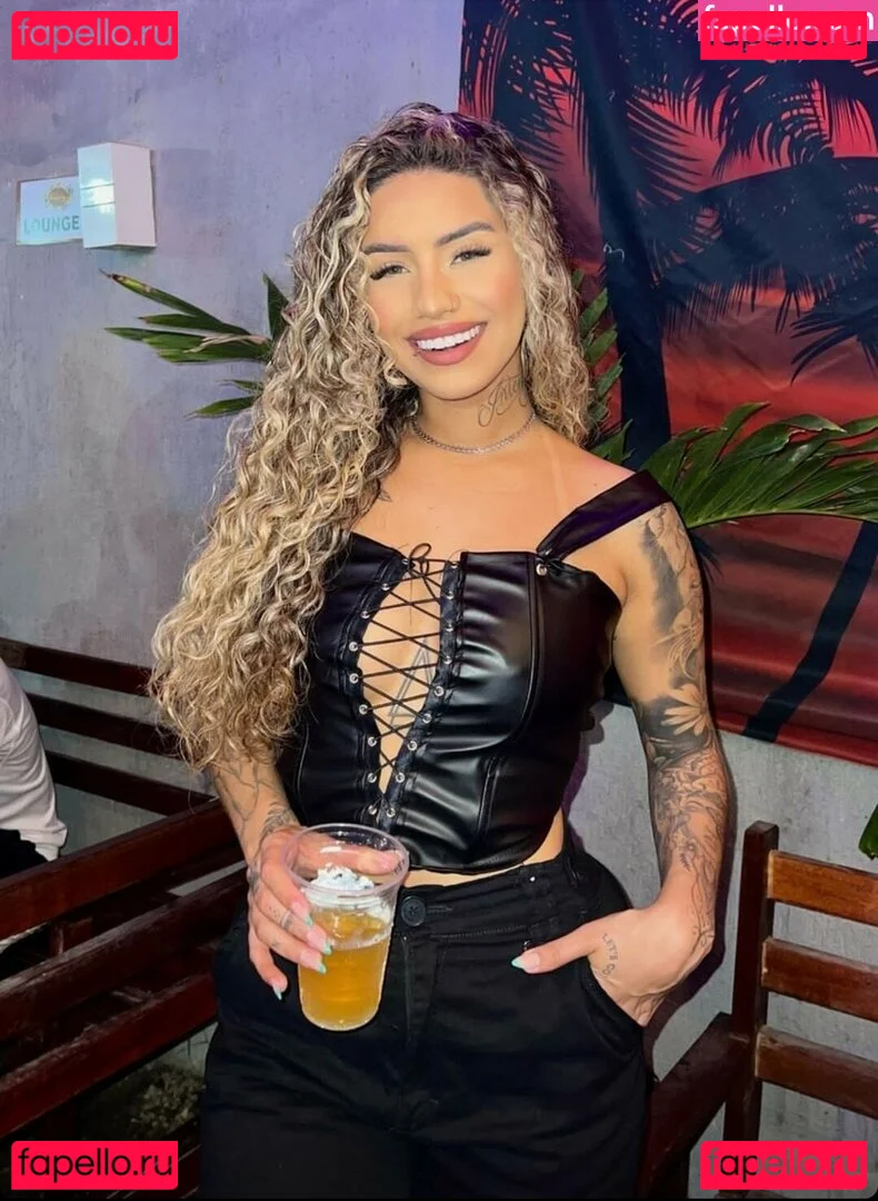 Muito Linda Onlyfans Photo Gallery 