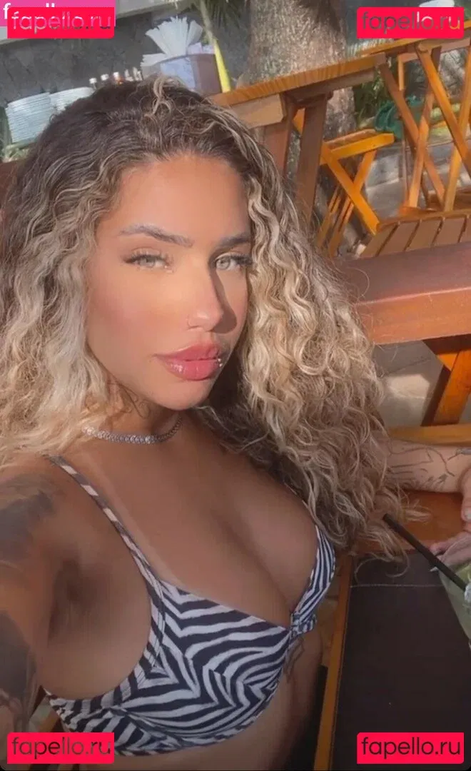 Muito Linda Onlyfans Photo Gallery 