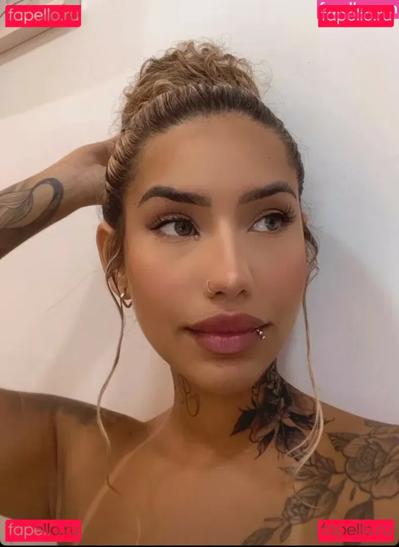 Muito Linda Onlyfans Photo Gallery 