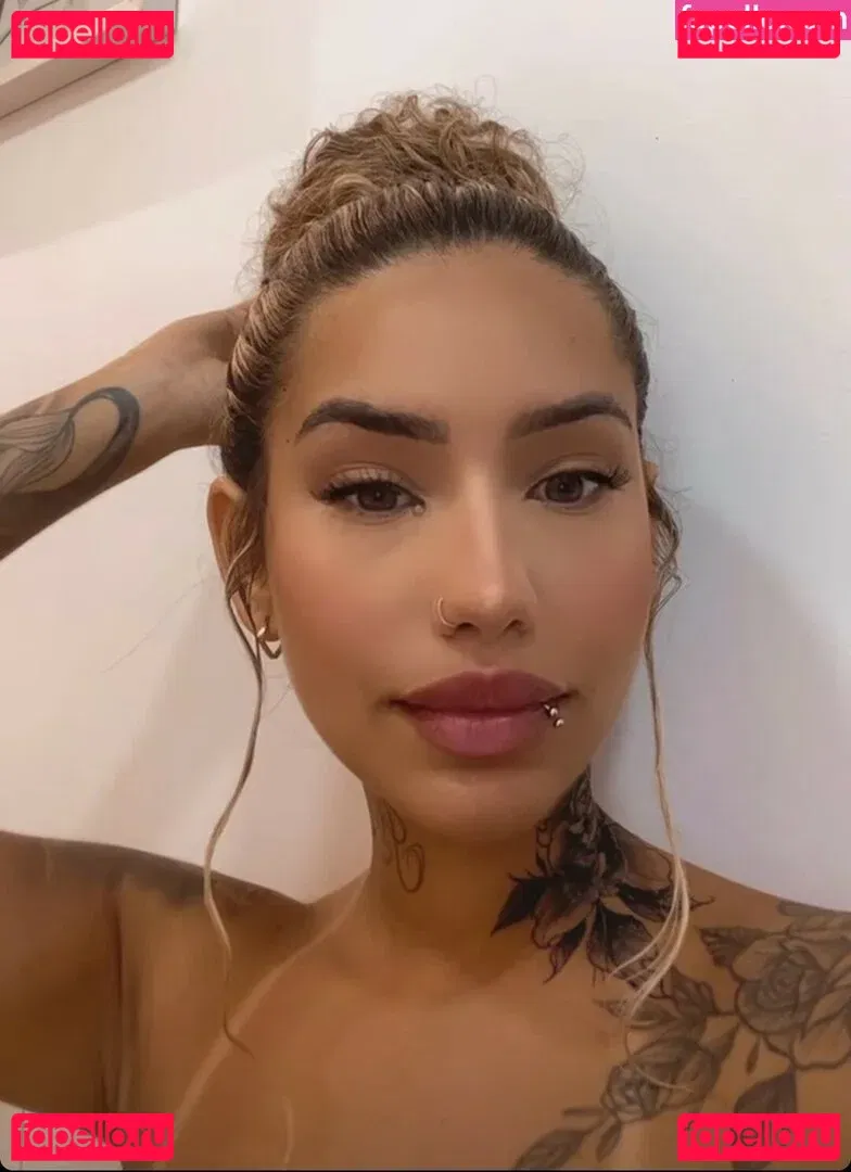 Muito Linda Onlyfans Photo Gallery 