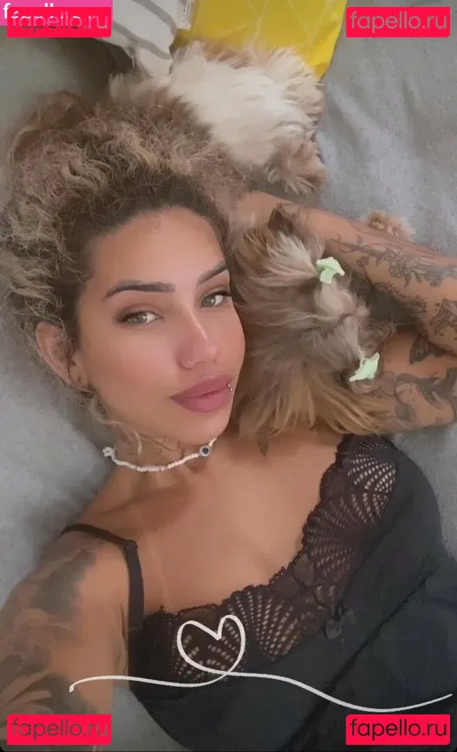 Muito Linda Onlyfans Photo Gallery 